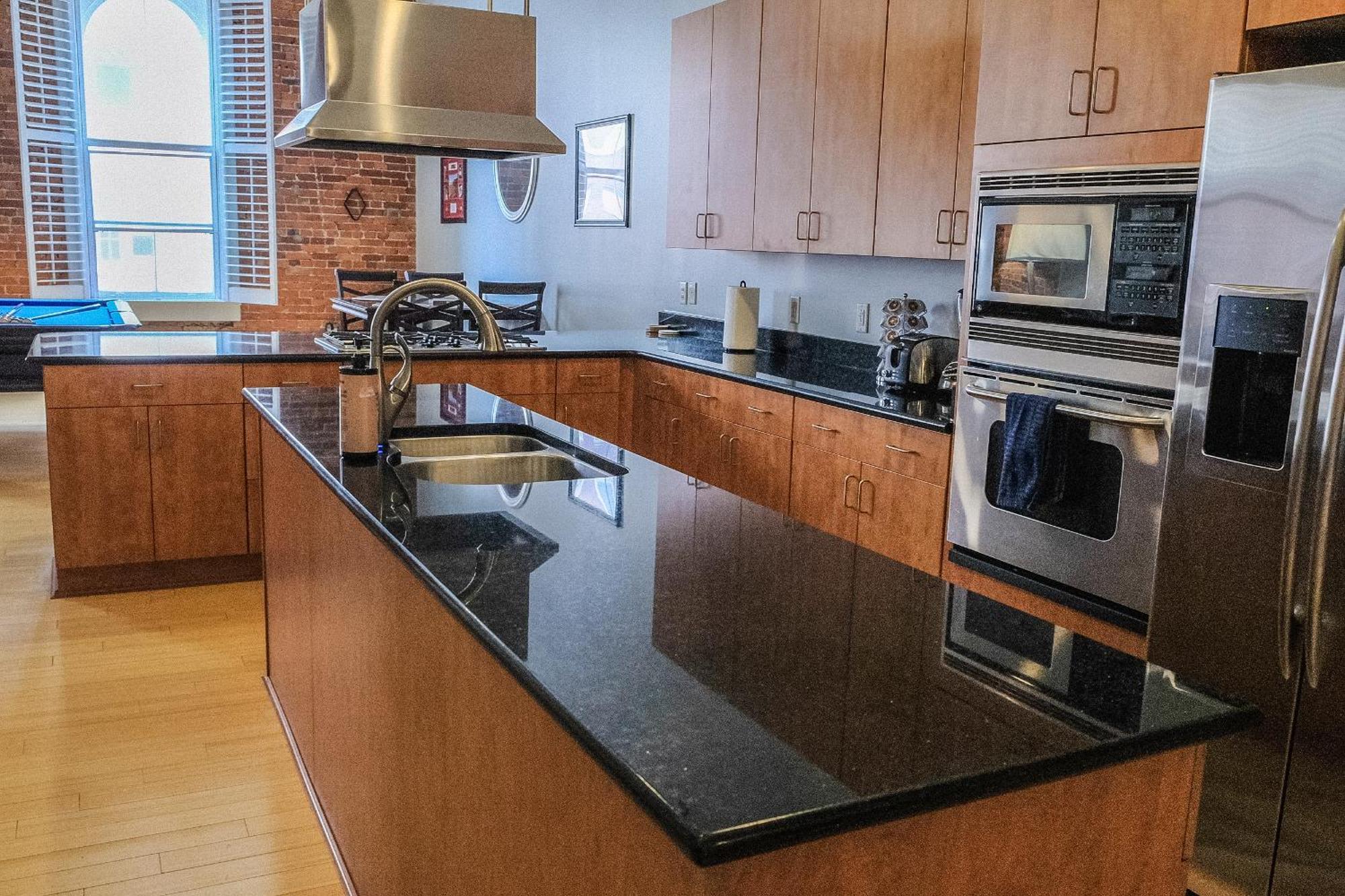 Апартаменты Modern Lofts Next To Georgia St. & Convention Ctr. Индианаполис Номер фото